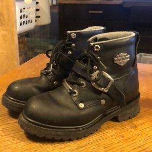 Ladies 6.5 Harley Davidson buckle boots